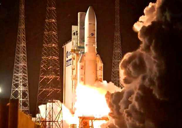 Riuscito il lancio di Ariane 5: messi in orbita 3 satelliti