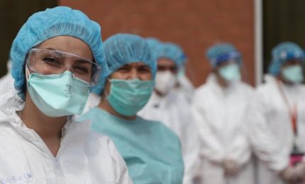 Aifa sospende vaccino AstraZeneca in Italia