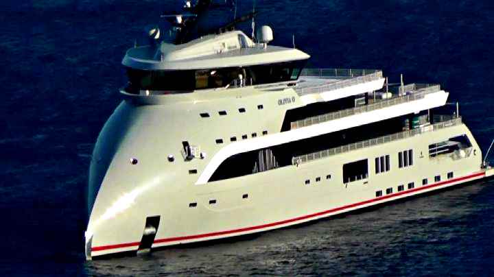 A Capri arriva “Olivia O”, lo yacht di lusso con prua capovolta