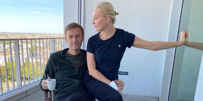 Navalny dimesso dall’ospedale. Cremlino: Navalny può tornare in Russia quando vuole