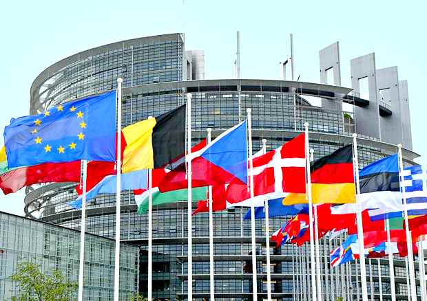 Europarlamento: forte sostegno ad aiuti militari all’Ucraina