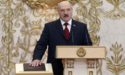 Bielorussia, nonostante proteste Lukashenko giura da presidente