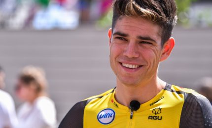 Tour de France, tappa a Van Aert, Alaphilippe in giallo