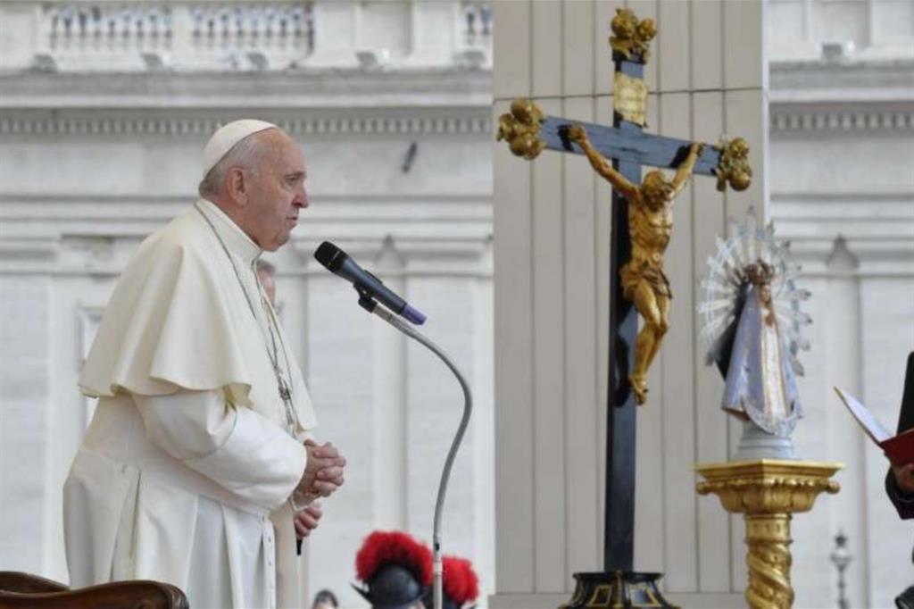 Un positivo tra fedeli, tornano in streaming le udienze del Papa