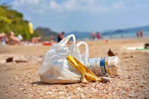 rifiuti-plastica-spiaggia