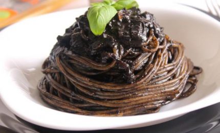 Un primo siciliano gustoso, spaghetti al nero di seppia
