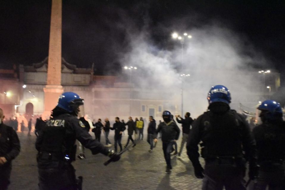 Covid, scontri contro coprifuoco: 4 arrestati e 4 denunciati a Roma