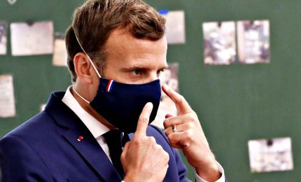 "Indegno" e "volgare": rivolta contro Macron dopo parole su no vax
