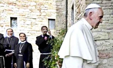 Papa Francesco ha firmato l'Enciclica "Fratelli tutti" ad Assisi