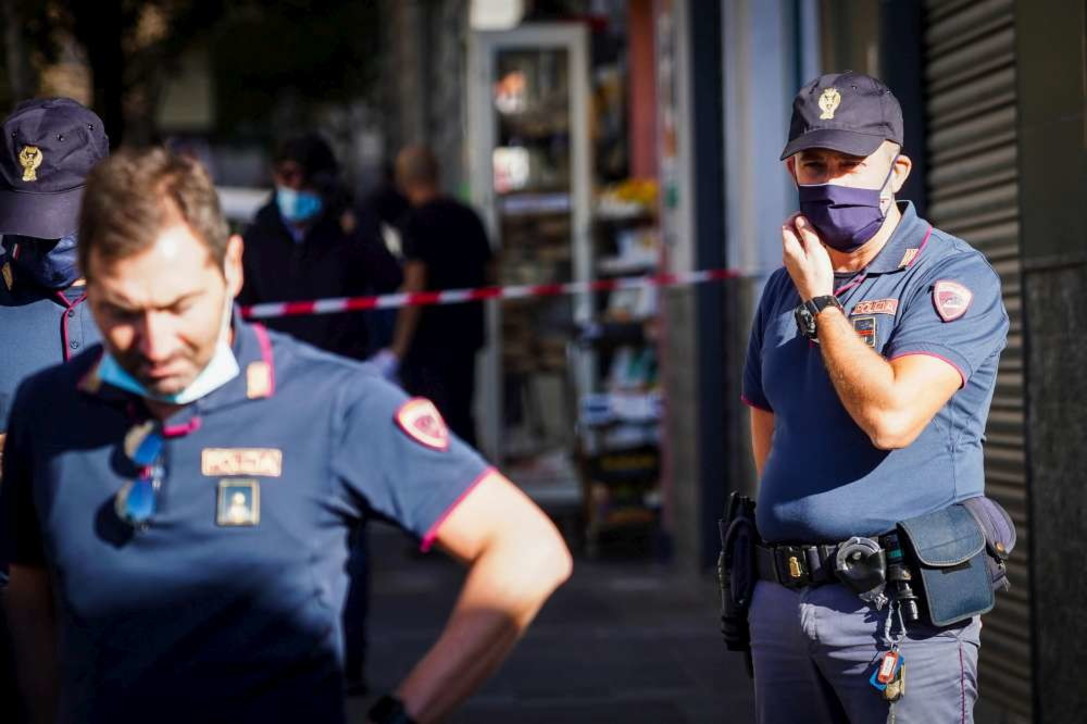 Scontro a fuoco con Polizia a Napoli, muore rapinatore 17enne