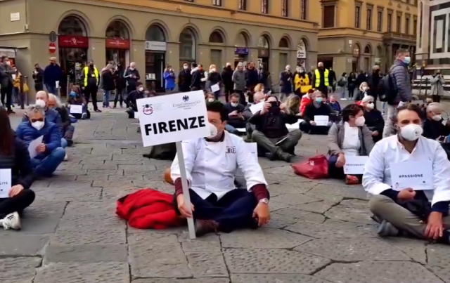 Manifestazione contro Dpcm anti-Covid: feriti in scontri a Firenze