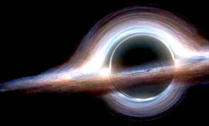 Quel gigantesco buco nero intrappolato nella ragnatela cosmica