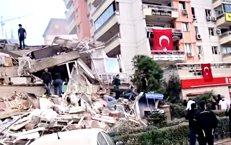 Terremoto nell’Egeo, almeno 25 morti e 831 feriti a Smirne