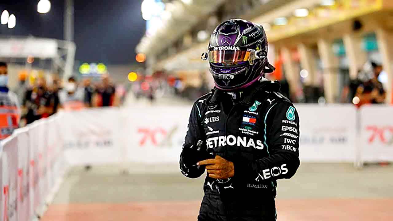 Gp Bahrain, vince Hamilton dopo la grande paura Grosjean