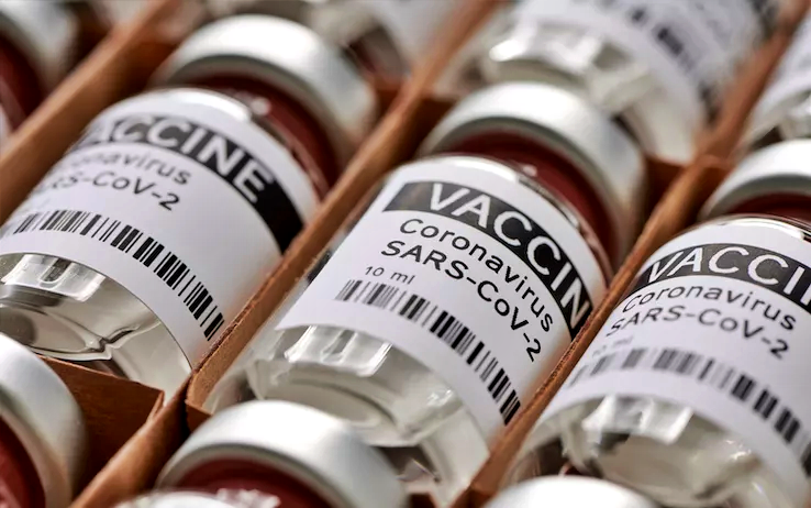 Governo britannico: la nuova variante del Covid-19 è “fuori controllo”. Ma “i vaccini restano efficaci”