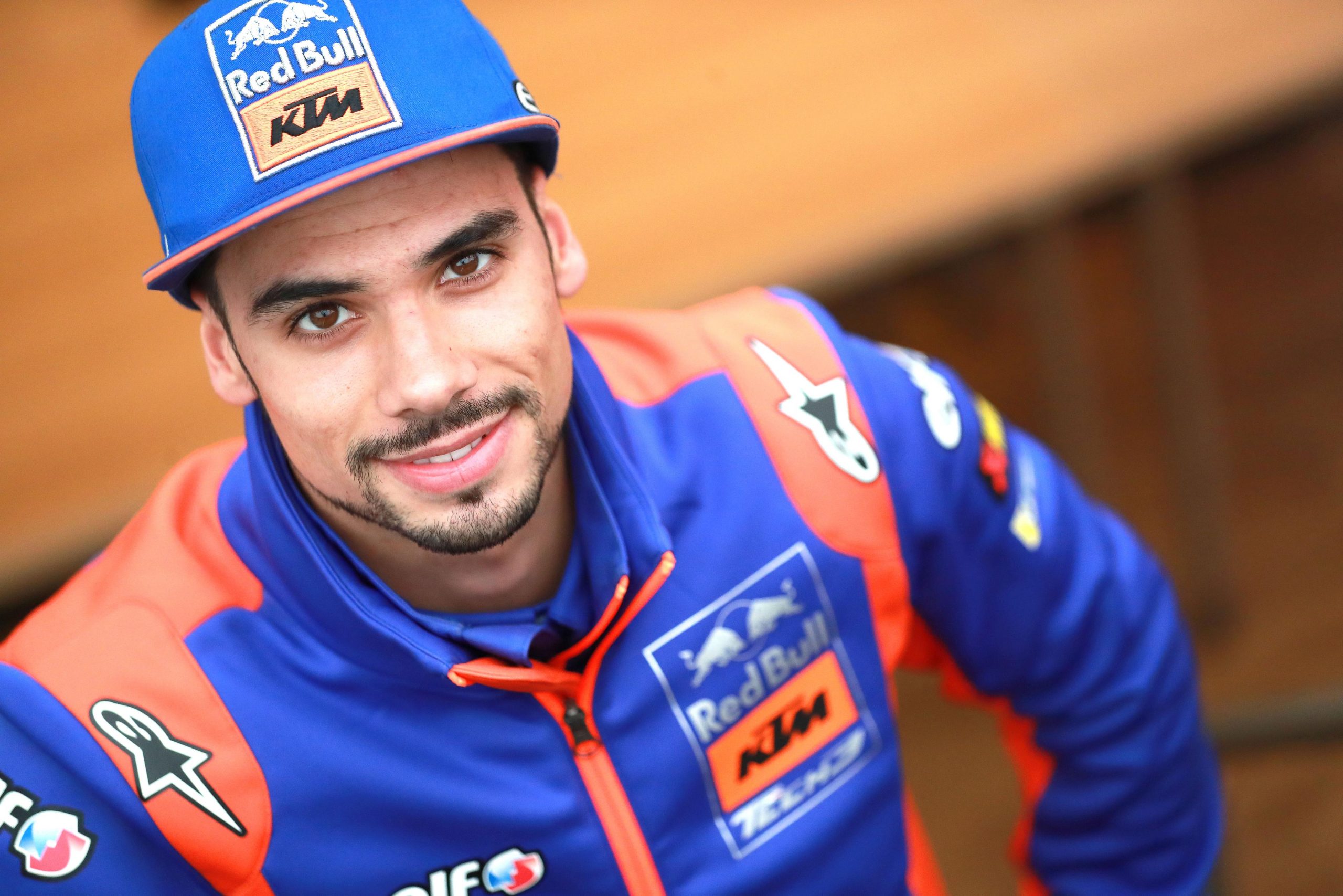 Gp Catalogna, vince Oliveira. E Quartararo finisce a petto nudo