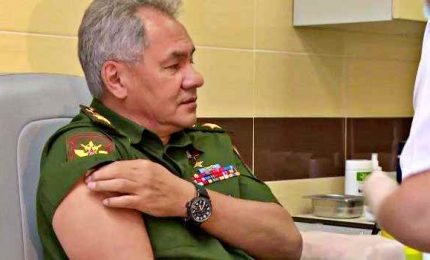 Covid-19, la Russia ha iniziato a vaccinare i suoi militari