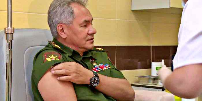 Covid-19, la Russia ha iniziato a vaccinare i suoi militari