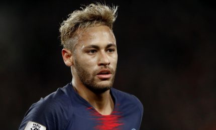 Neymar nella bufera, organizza Capodanno con 500 invitati