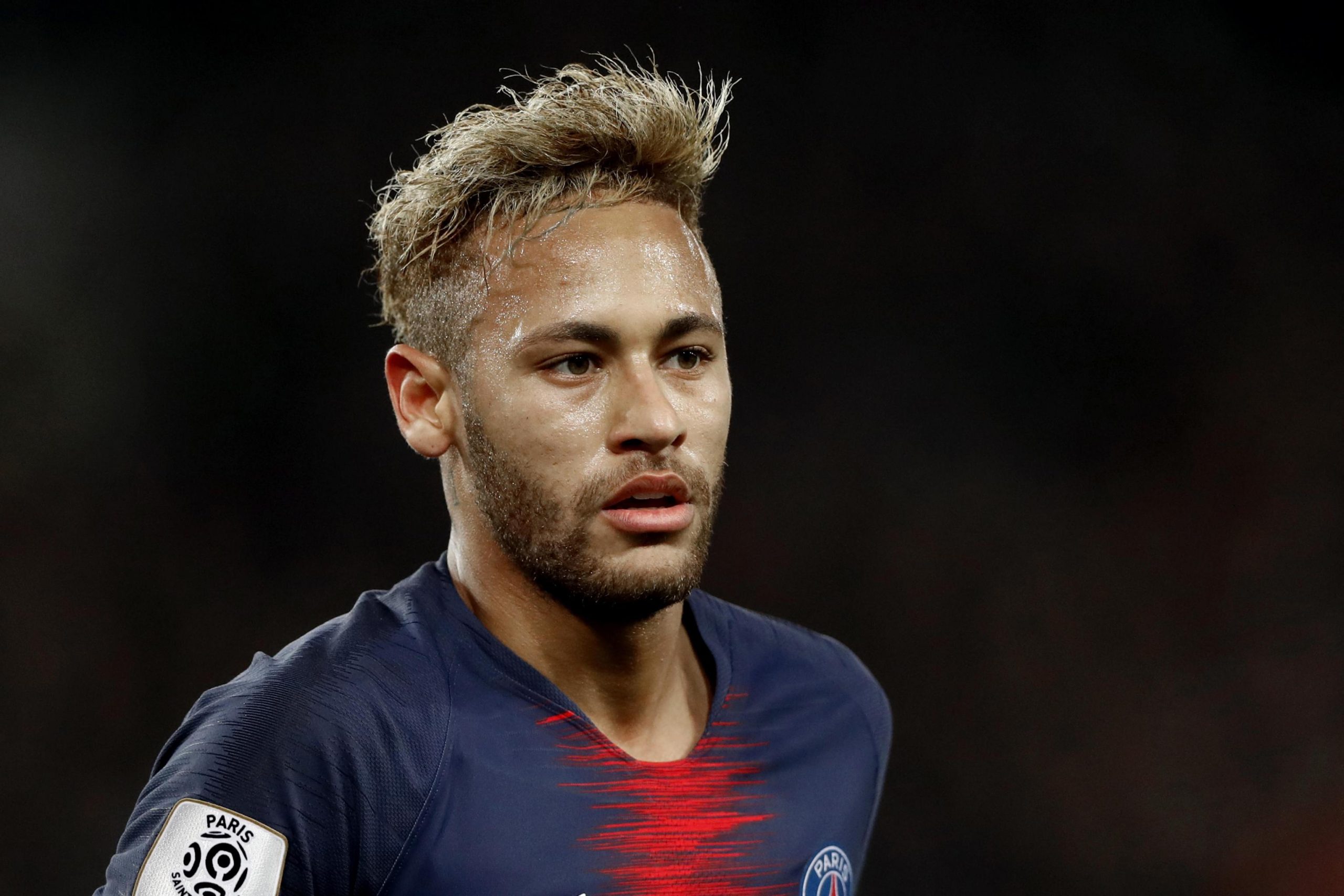 Neymar nella bufera, organizza Capodanno con 500 invitati