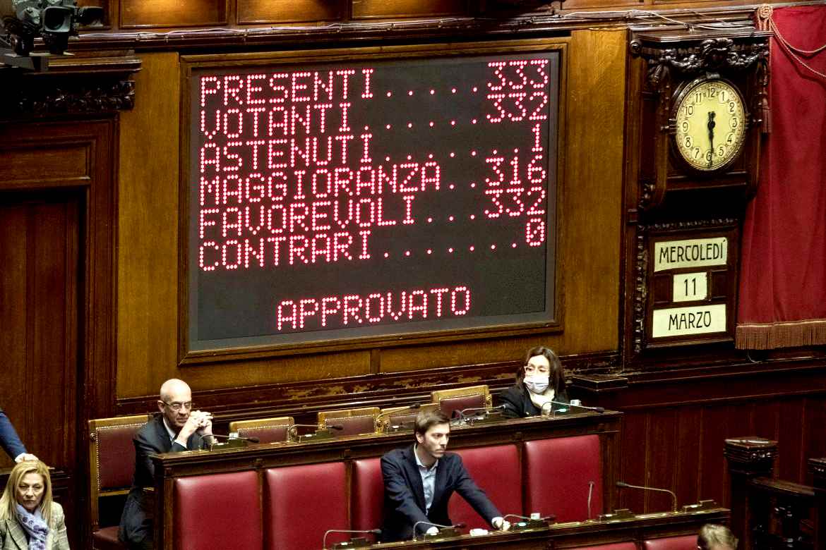 Lavoro, via libera della Camera a legge su equo compenso professionisti