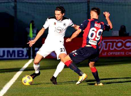 Crotone-Spezia 4-1, prima vittoria per i calabresi