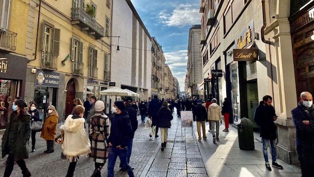 lock-coronavirus-negozi-commercio-lagrange