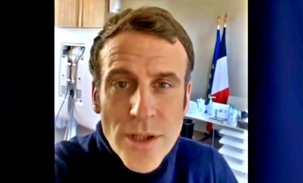 Videomessaggio di Macron in isolamento per Covid: "Sto bene"