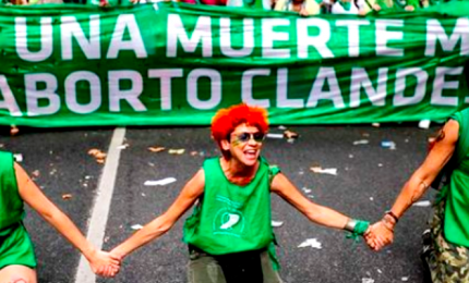 Svolta in Argentina, l'aborto è legale. Folla festante a Buenos Aires