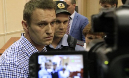 Navalny arrestato al rientro a Mosca. Volo dirottato all'ultimo minuto