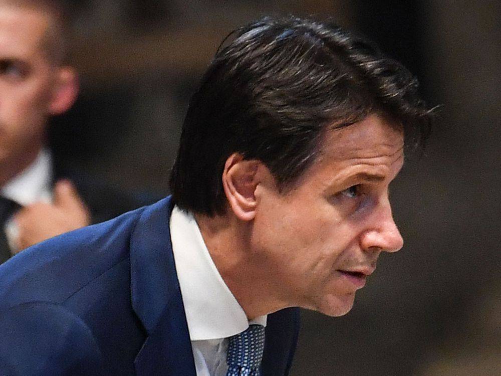 Conte ancora in stallo, Gualtieri riscrive la bozza del Recovery Plan