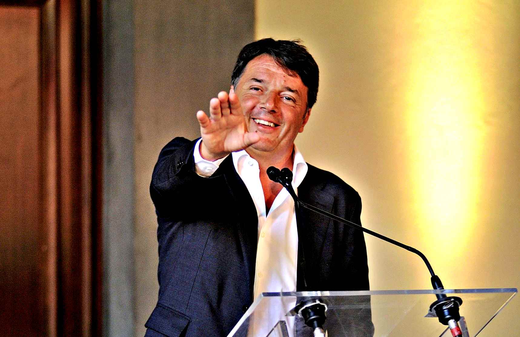 Renzi riunisce ancora i suoi e tende mano a Conte: pronti a confronto