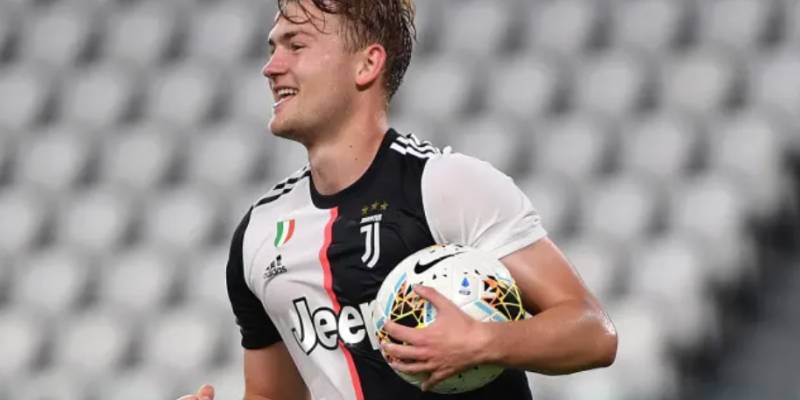 Terzo caso di Covid alla Juventus, Matthijs De Ligt positivo