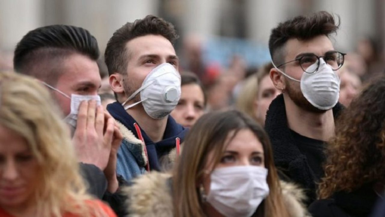 Allarme dell’Ema: “Non sappiamo se avremo bisogno di vaccino adattato”