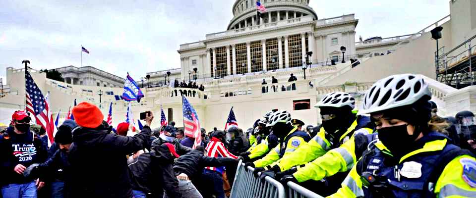 Usa, gli assalti al Campidoglio e l’incriminazione di Trump fra giustizia e politica