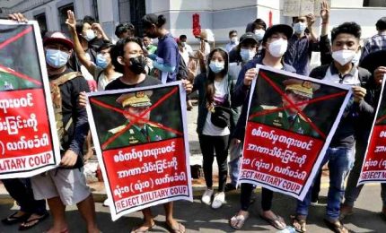 Proteste in Myanmar, migliaia di manifestanti in strada