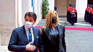 Giuseppe Conte e la compagna Olivia Palladino