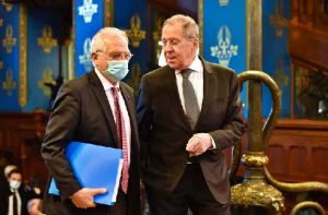 Josep Borrell e Sergei Lavrov