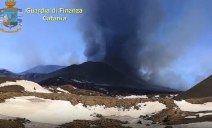 Continua l'attività eruttiva sull'Etna, le spettacolari immagini