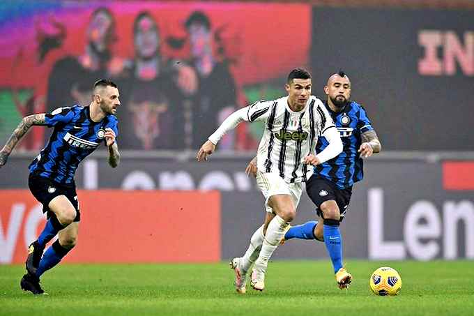 Ronaldo ribalta l’Inter. A San Siro primo round 1-2 per la Juve