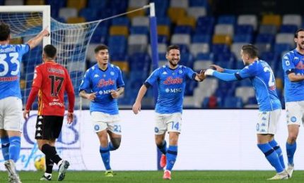 Napoli-Benevento 2-0, Mertens e Politano regalano la vittoria
