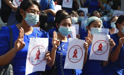 Myanmar, migliaia tornano in strada contro il golpe. L'appello del Papa