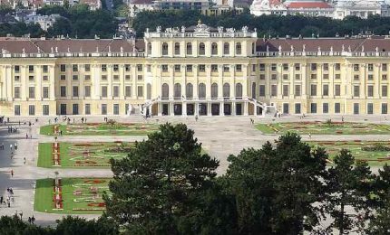 Vienna, il Palazzo di Schonbrunn diventa un centro per test Covid