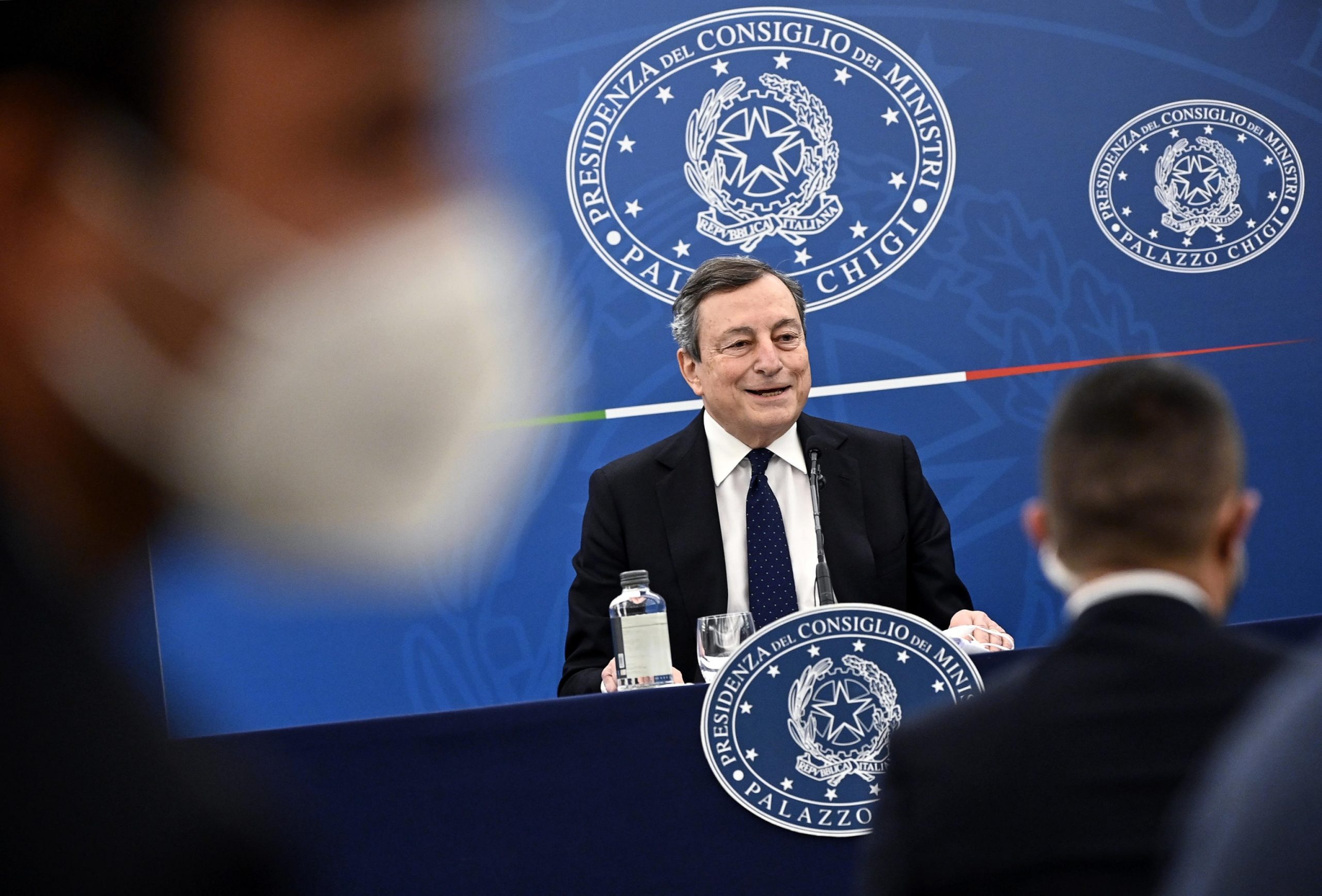 La dura replica di Draghi a Mosca: sanzioni indecenti? Indecenti sono i massacri