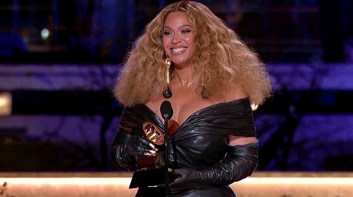 Grammy, Beyoncé record. Vince I Can’t Breathe su George Floyd