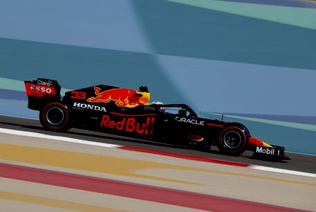Gp Bahrain, Max Verstappen quida le seconde libere. Quarto Sainz