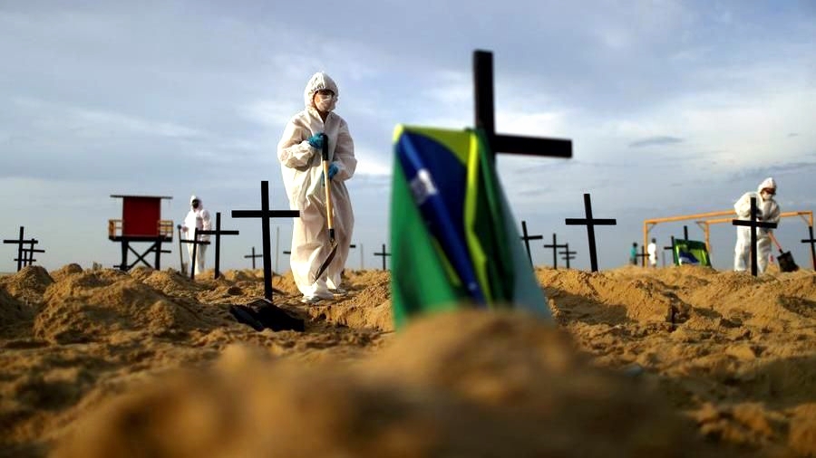 Brasile inferno Covid, oltre 2.200 morti in 24 ore. Cina lancia passaporto vaccinale
