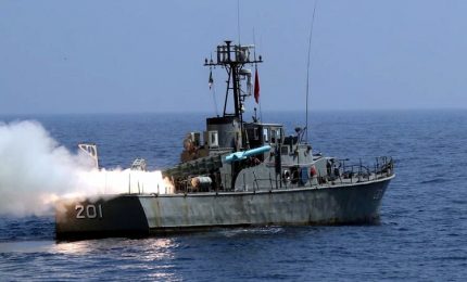 Missile iraniano contro nave israeliana diretta in India, danni