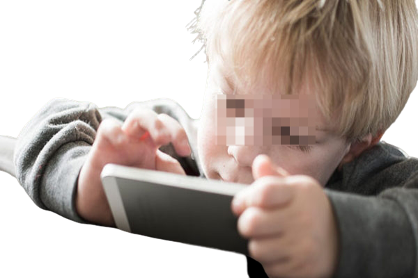 Ecco i 5 rischi per i bambini che usano Internet