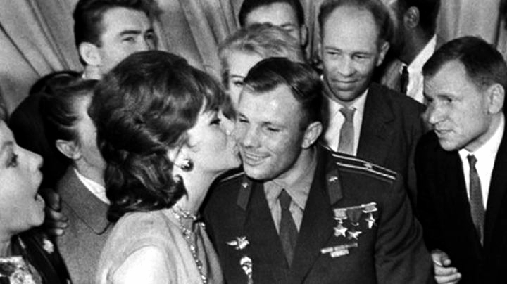 Gagarin, il bacio alla Lollobrigida e la corsa allo Spazio